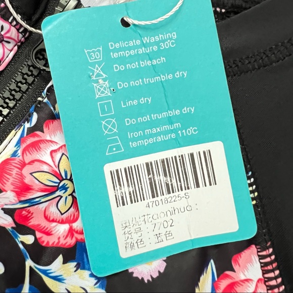 NWT zip front one piece swimsuit - Picture 10 of 10
